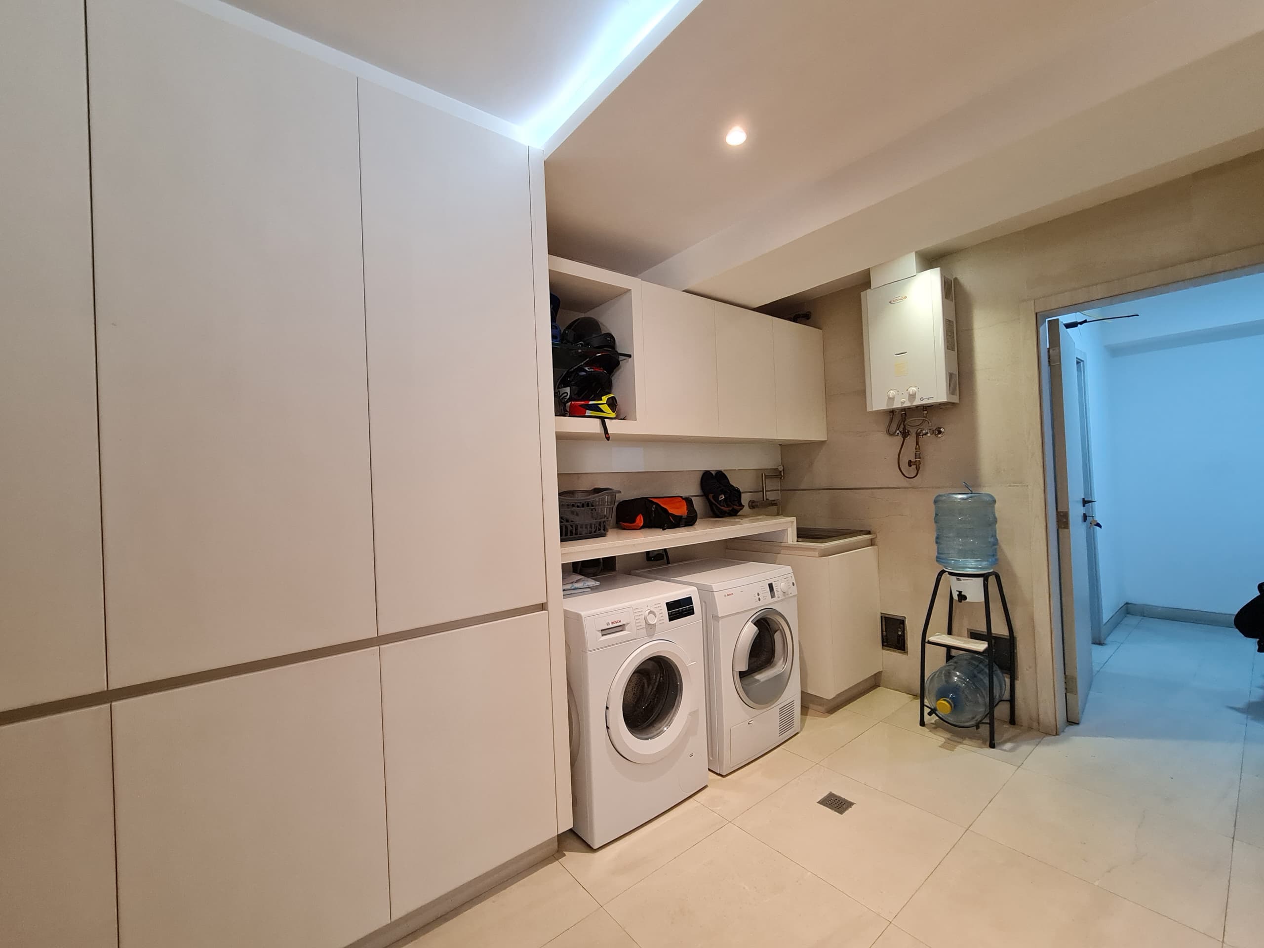Semi-furnished Townhouse in Cumbres de Guataparo-Valencia